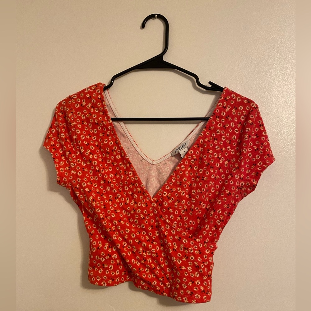 Low cut crop top